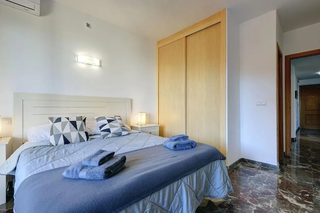 Spacious 2 Bedroom Apartment With Sea View! 푸엔히롤라