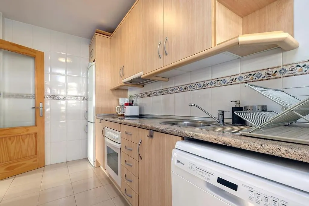 Spacious 2 Bedroom Apartment With Sea View! 푸엔히롤라
