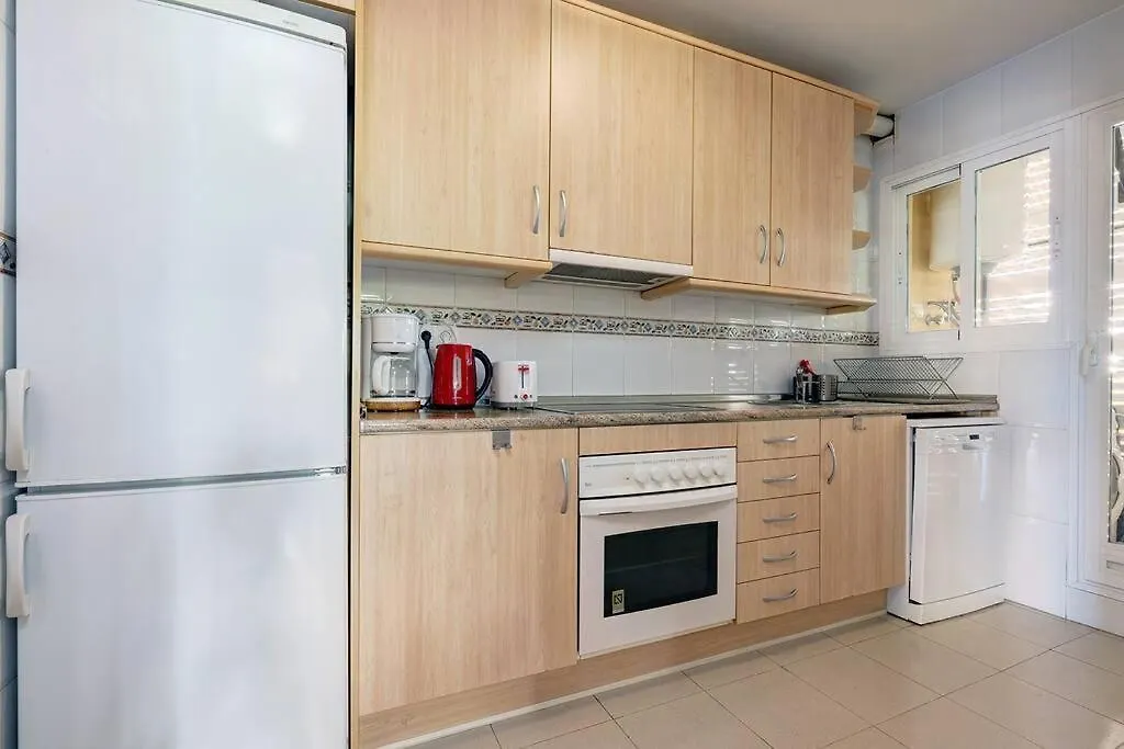 Spacious 2 Bedroom Apartment With Sea View! 푸엔히롤라 0*,