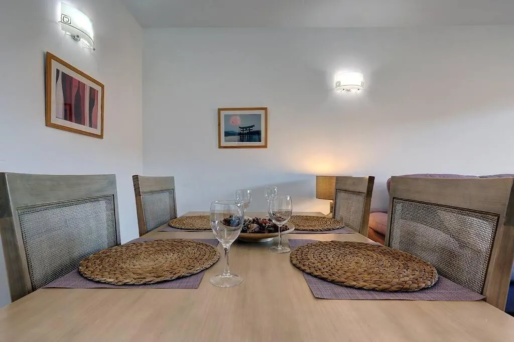 Spacious 2 Bedroom Apartment With Sea View! 푸엔히롤라