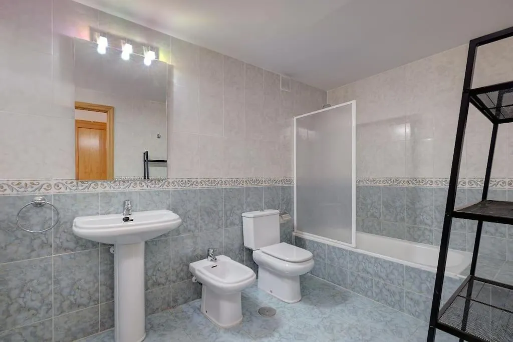 Spacious 2 Bedroom Apartment With Sea View! 푸엔히롤라