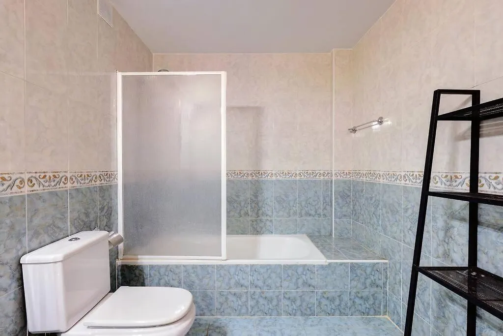 Spacious 2 Bedroom Apartment With Sea View! 푸엔히롤라